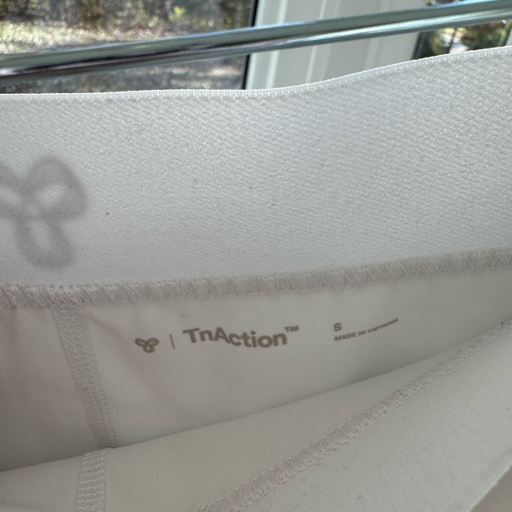 TnAction Tnamove Rally Skirt White Athletic Tennis Skort Size Small - Picture 2 of 4